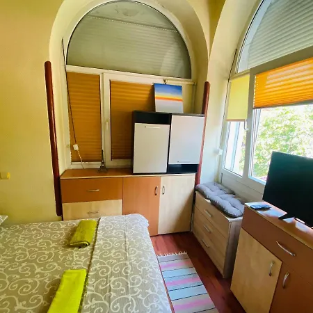 2 Bedrooms דירה