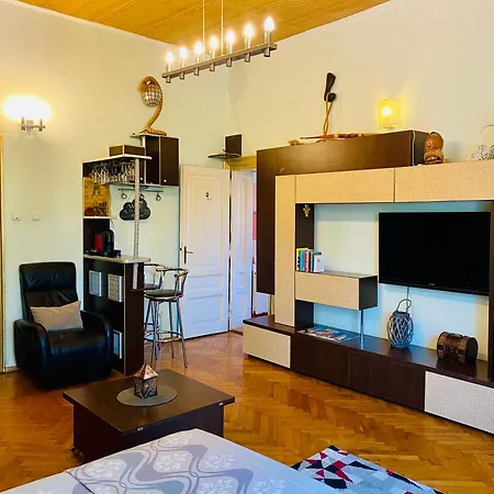 2 Bedrooms דירה בראשוב