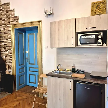 2 Bedrooms Apartment *